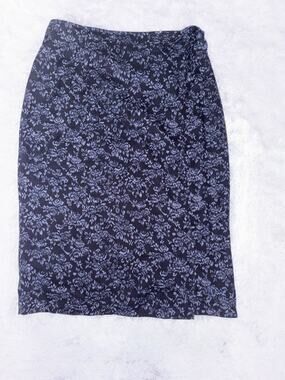 Talbots Women’s 8P Blue Silk Wrap Skirt. Beautiful